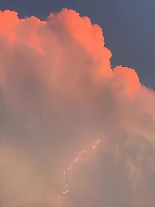 天空是绵绵的糖第一次见会打雷的火烧云