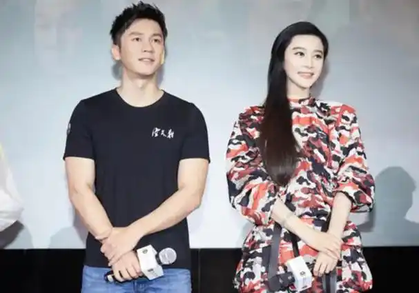 网友曝范冰冰李晨疑似复合?拍到两人身穿情侣装,现身民政局领证