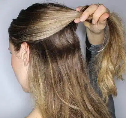 说起今天最火最fashion的发型样式,半丸子头发型那可是排行靠前的造型