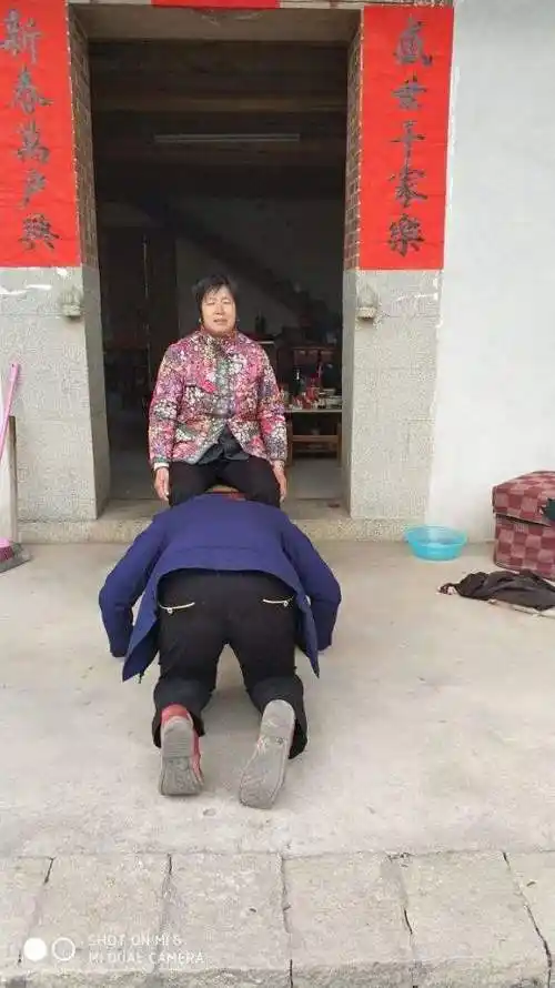 过年给长辈磕头应该磕几个碗 - 实验室设备网