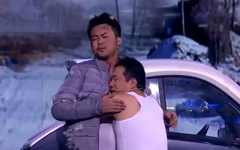 小品《回家的路》大潘佳佳回家被困雪地,上演人在囧途-影视综视频