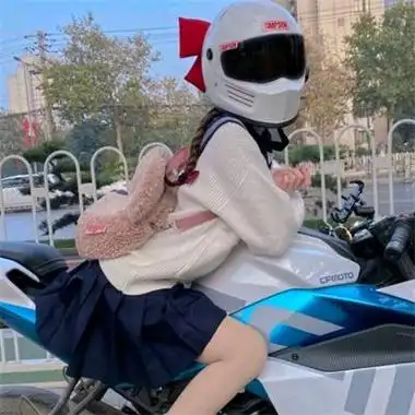 带头盔机车女生真人头像高清帅气机车女孩图片