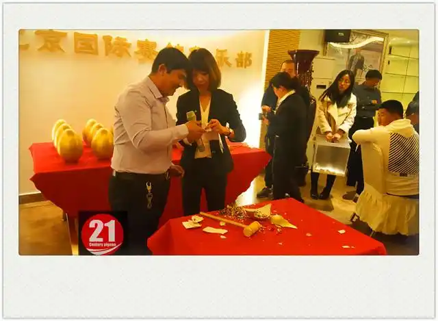 北京名家骆玉梅 现场砸金蛋