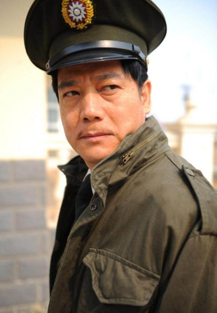 他是宋丹丹的同班同学,演几年话剧才演戏,如今淡出荧幕无人知|鲍大志