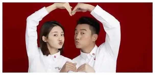 38岁郑恺现身辽宁卫视春晚!为赚奶粉钱分身乏术,工作