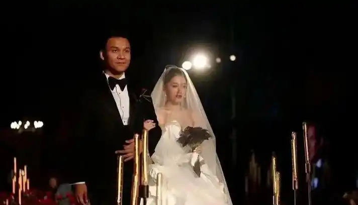 李嘉格被好声音淘汰后嫁给爱奇艺原副总裁如今过得怎样