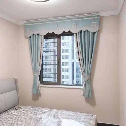 小女孩房间窗帘