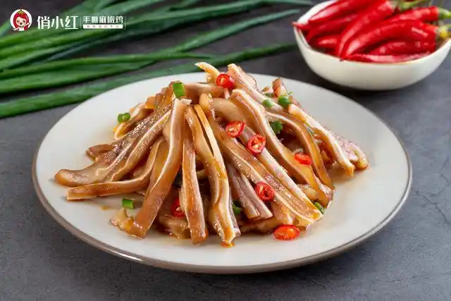 从源头保证食品安全,今天就给大家分享一下凉拌耳丝的做法,学会的点个