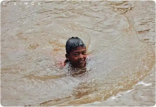 玩水的童年,乐趣无穷