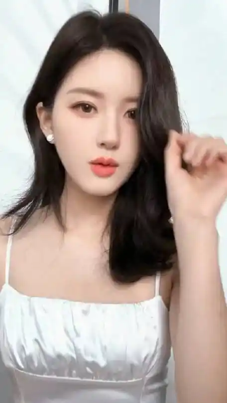 美女头发剪短了好多#赵露思剪了短发##赵露思面具手势舞视频#赵露思