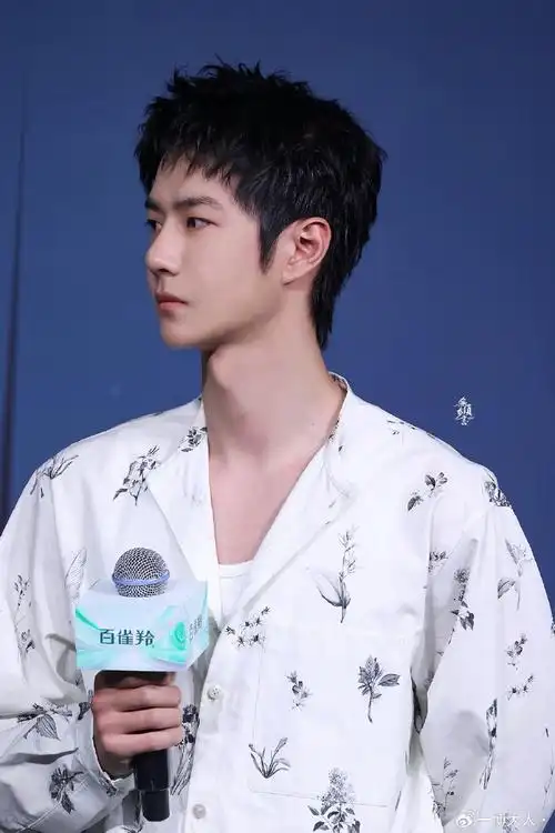 王一博印花衬衫清爽感##王一博