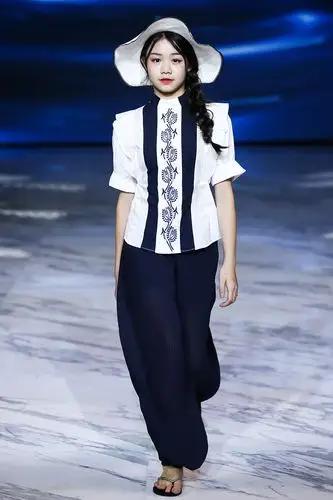 fashion idol | 万众瞩目的时尚超模 —— 金遥馨