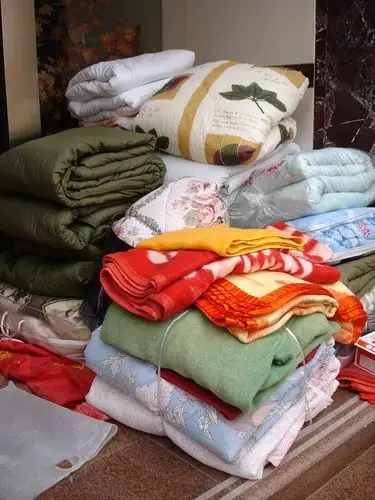 东航甘肃分公司接到甘肃省总工会"为陇南地震灾区捐募捐棉被,衣物,手