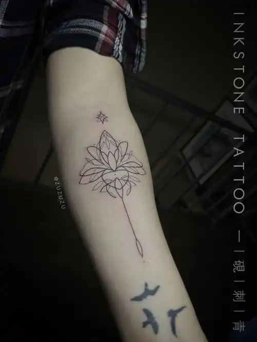 线条感小臂纹身