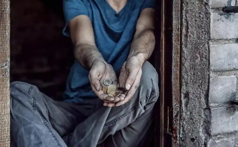 一道难题,如果你恰巧站在岸上,请你不要去嘲笑落水者略显狼狈的挣扎"