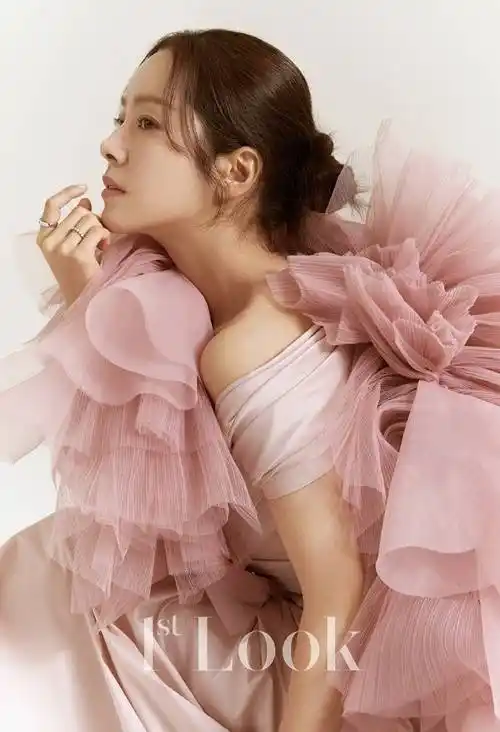 韩国女艺人韩志旼写真曝光高贵优雅展现高傲魅力