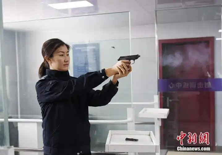 长春铁路反扒女警花 抓贼秒变女汉子