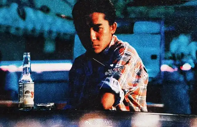 梁朝伟超话#重庆森林首映三十周年##独家扫描#原来失恋时,公仔02