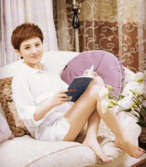 回顾金铭10岁走红18岁考北大被撒贝宁暗恋20年今仍不婚不育