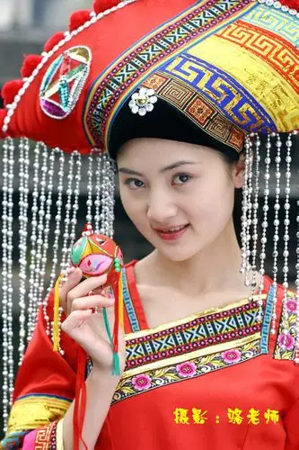 超级漂亮的壮族美女