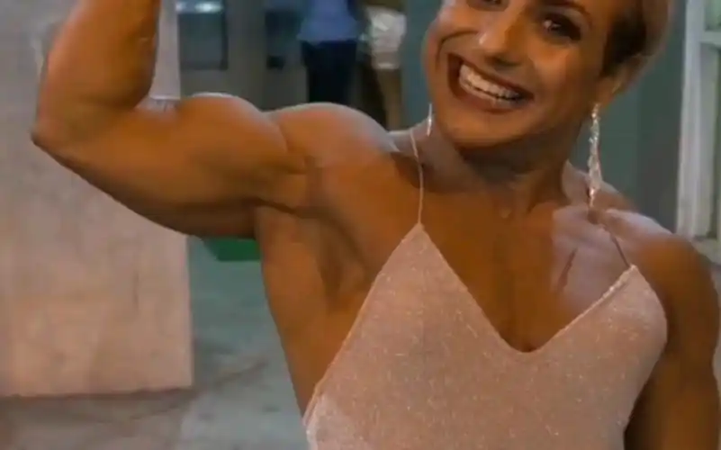 肌肉女的健壮身材