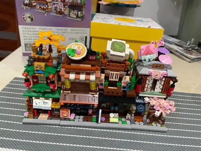 拼出来没有盒子上的好看呀!骗照了啊!loz 街景 小颗粒积木