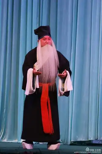 其它 爱上剧影 写美篇  末角,其实就是须生的一种,只是髯口为"满"