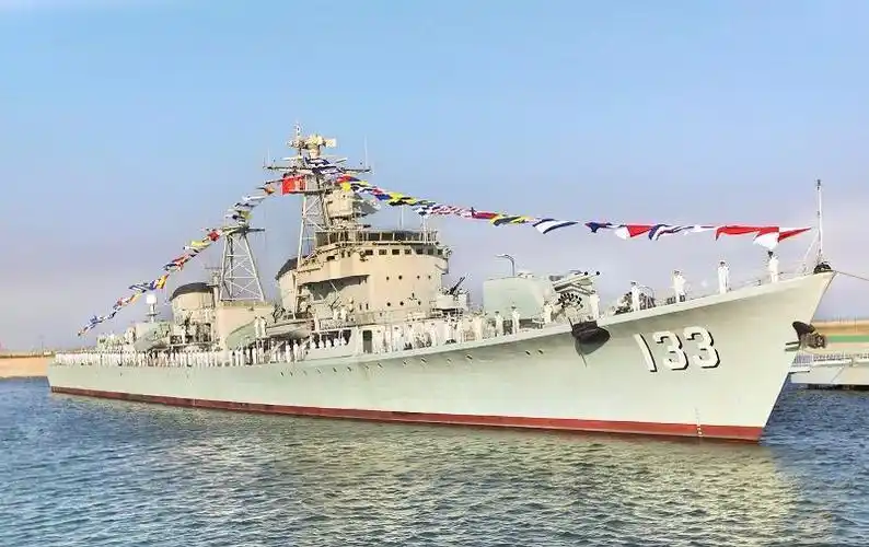 重庆号驱逐舰图片