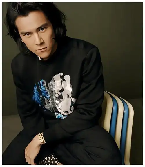 久违的彭于晏变成了长发_发型图片