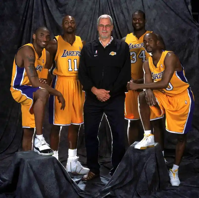 2004年,湖人组成了科比,奥尼尔,马龙和佩顿四巨头阵容,被球迷成为湖人