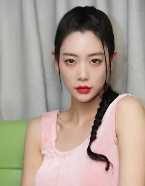 38岁李成敏,才是人间尤物!饱满有料性感绝伦!_身材_舞台_表演