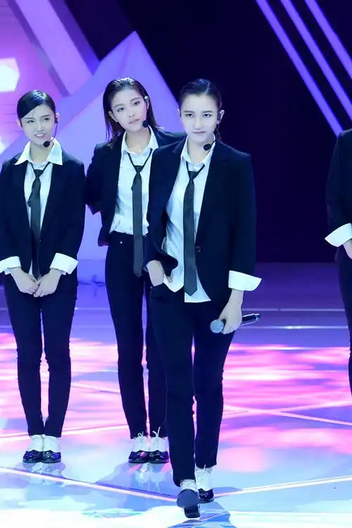 吴哲晗那些年五折穿过的西装帅弯全宇宙的返图二