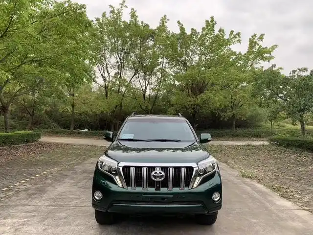 这辆丰田霸道仅售28万外形简约大方成为了名副其实的越野勇士