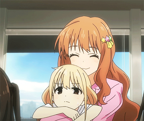 喜爱窗户美少女拥抱gif动图_动态图_表情包下载_soogif