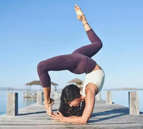 12个简单轻松的瑜伽动作,日常练一练,有益身心健康