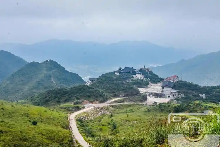 赣州于都县屏山牧场的秀美风光,说走就走的旅行选择安静的屏山_高清