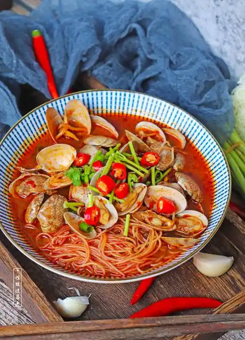 原创用平底锅做锡纸花甲成本不到5块钱实惠到3个人都吃不完