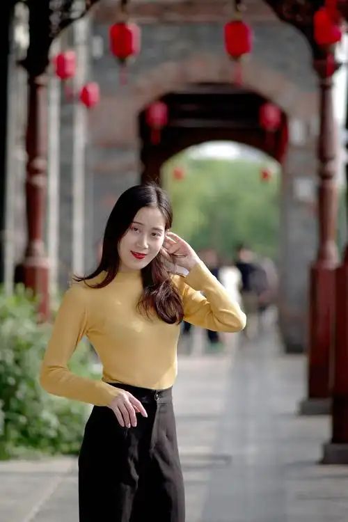 环境人像外拍汉口里的佳佳美女