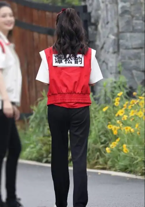 谭松韵跑男生图来袭失去滤镜的庇护看清颜值确定30岁