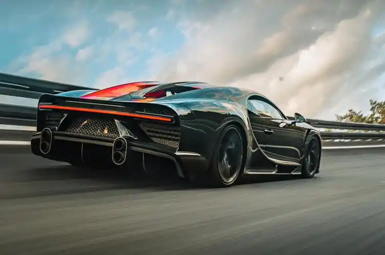 时速超490公里,限量30台,布加迪 chiron super sport 300 交付 - 新闻