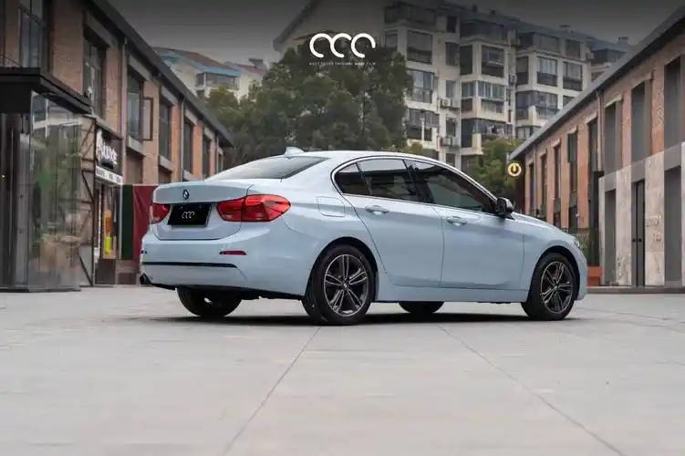 宝马1系漫彩改色膜洛斯蓝,清爽纯粹