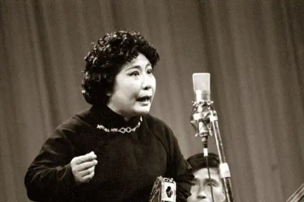 马增蕙和侯宝林的丑事谢东长得太像侯宝林了