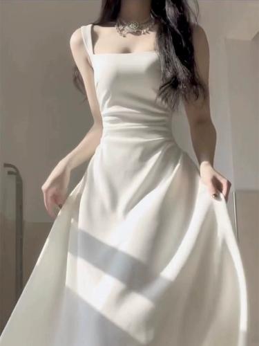 纯欲风礼服白色吊带连衣裙2023女新款方领法式收腰小众气质长裙子