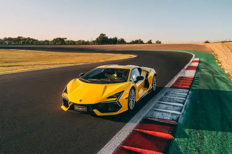 兰博基尼revuelto评测 "大牛"的合格继任者?- 买车网