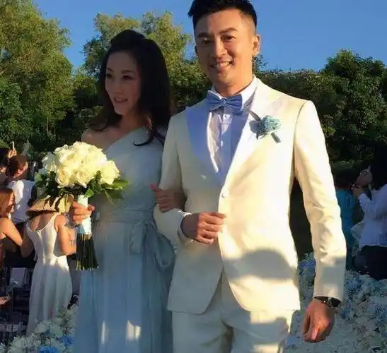 47岁苏有朋妻子被曝光,默默无闻16年,从未被传绯闻_小时候_小虎队_amy