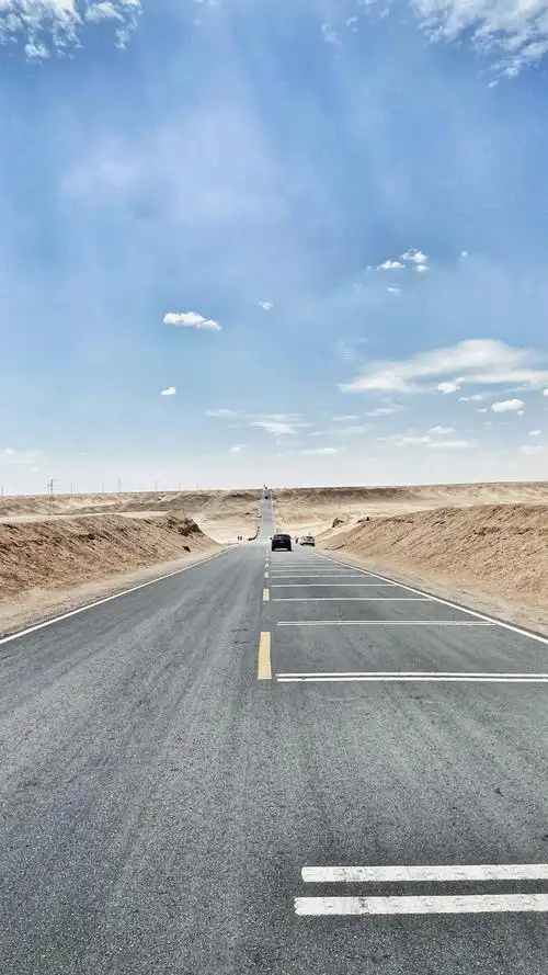 青海u型公路自驾党的福利u型的戈壁公路让你体验到前所未有的快感