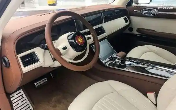 双色板红旗l5的内饰