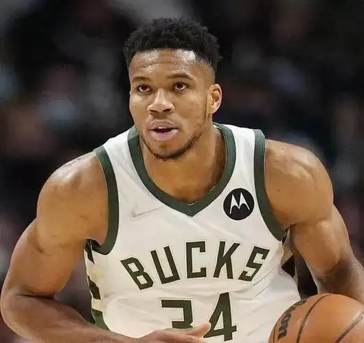 nba:字母哥接受芝加哥媒体采访时表示,每个人都乐意为公牛效力