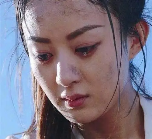 心疼女人哭的图片