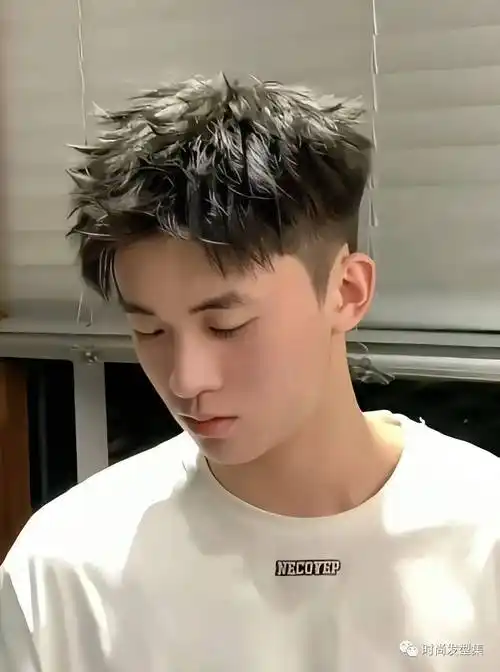 2023秋季精选男士发型40款_短发_个性_时尚